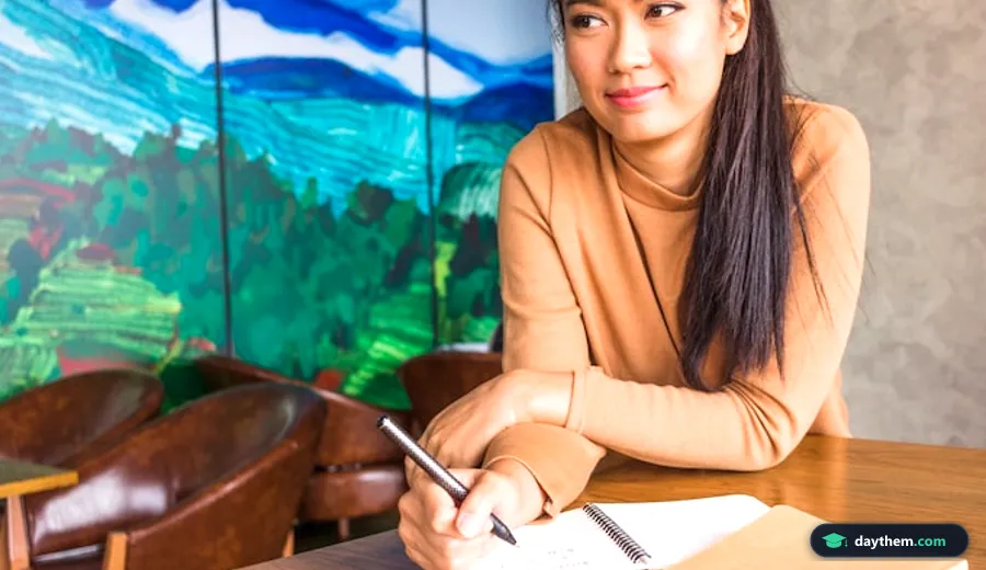 Học sinh đang viết bài vào vở với bút mực, xung quanh là các tài liệu và ghi chép học tập tại Star Education.